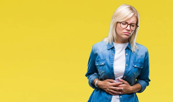 Jonge Mooie Blonde Vrouw Bril Geïsoleerd Achtergrond Met Hand Maag — Stockfoto