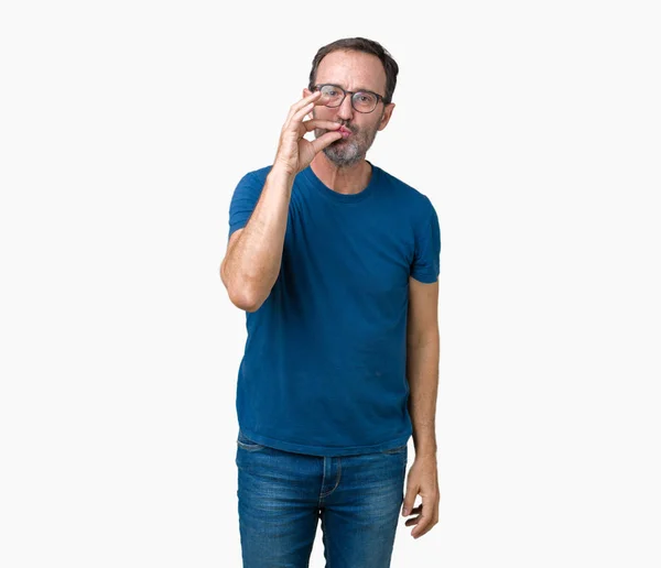Gutaussehender Älterer Herr Mittleren Alters Mit Brille Über Isoliertem Hintergrundmund — Stockfoto