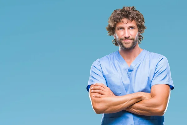 Guapo Médico Cirujano Hispano Sobre Fondo Aislado Feliz Cara Sonriendo — Foto de Stock