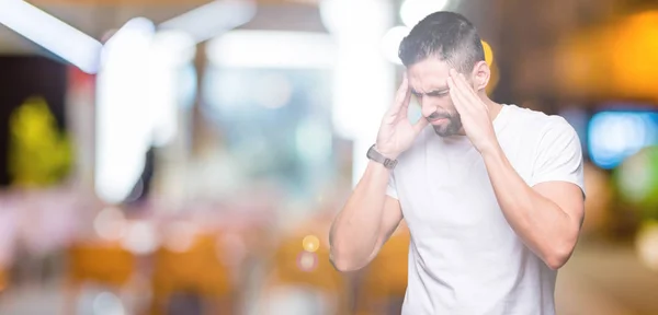 Junger Mann Lässigem Weißem Shirt Vor Isoliertem Hintergrund Mit Der — Stockfoto