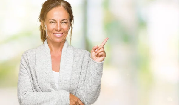 Mooie Middenleeftijd Volwassen Vrouw Winter Trui Dragen Geïsoleerde Achtergrond Met — Stockfoto