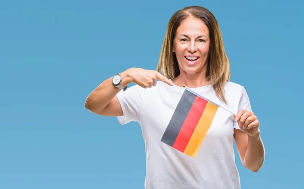 Moyen Age Femme Hispanique Tenant Drapeau Allemagne Sur Fond Isolé — Photo