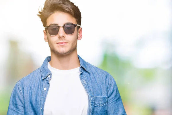 Joven Hombre Guapo Con Gafas Sol Sobre Fondo Aislado Las —  Fotos de Stock