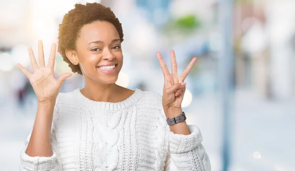 Vackra Unga Afroamerikanska Kvinnan Bär Tröja Över Isolerade Bakgrund Visar — Stockfoto