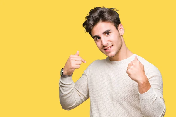 Joven Hombre Guapo Sobre Fondo Aislado Mirando Confiado Con Sonrisa —  Fotos de Stock