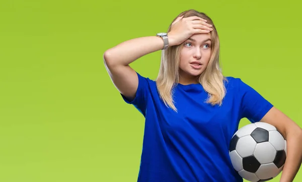 Junge Kaukasische Frau Mit Fußballball Vor Isoliertem Hintergrund Gestresst Mit — Stockfoto