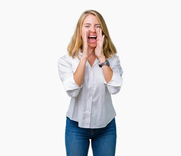 Mooie Jonge Zakenvrouw Geïsoleerde Achtergrond Schreeuwen Hardop Boos Met Overhandigt — Stockfoto