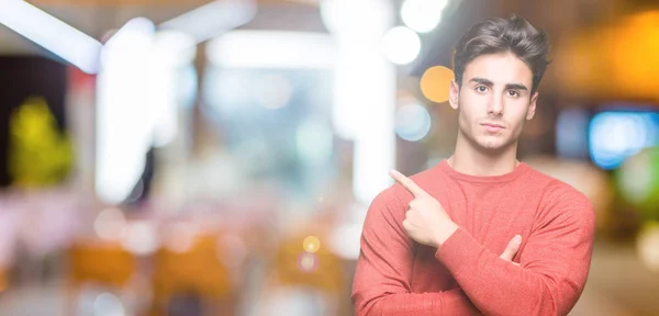 Jovem Homem Bonito Sobre Fundo Isolado Apontando Com Dedo Mão — Fotografia de Stock