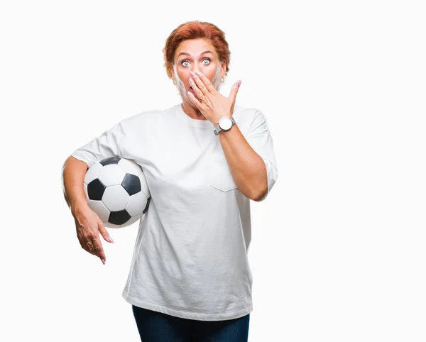 Atractiva Mujer Pelirroja Caucásica Mayor Sosteniendo Pelota Fútbol Sobre Fondo —  Fotos de Stock