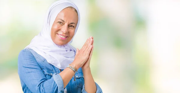 Średnim Wieku Wschodniej Arabskie Kobiety Noszenia Hidżabu Arabian Białym Tle — Zdjęcie stockowe