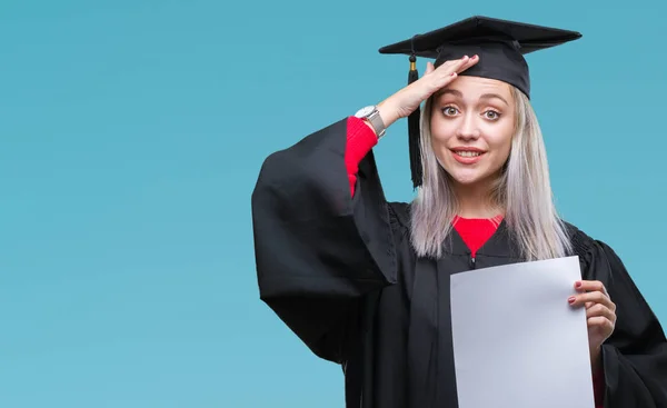 Jeune Femme Blonde Portant Uniforme Diplômé Détenant Diplôme Sur Fond — Photo