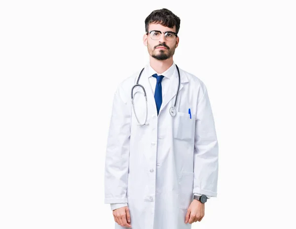 Giovane Medico Che Indossa Cappotto Ospedaliero Sfondo Isolato Rilassato Con — Foto Stock