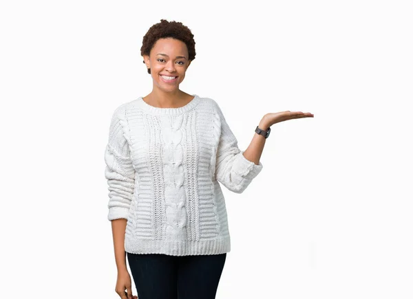 Linda Jovem Afro Americana Vestindo Suéter Sobre Fundo Isolado Sorrindo — Fotografia de Stock