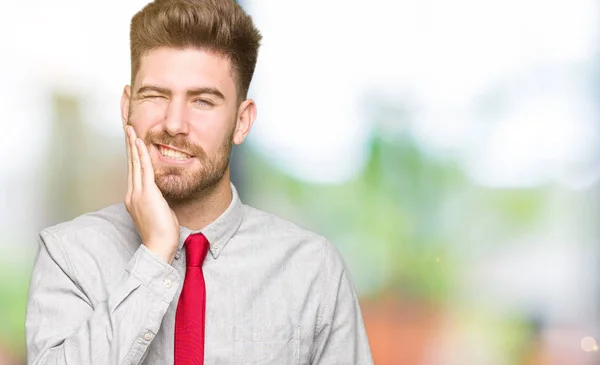 Jonge Knappe Zakenman Mond Met Hand Met Pijnlijke Expressie Vanwege — Stockfoto