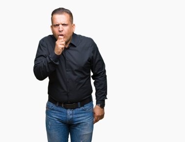 Yakışıklı orta yaş Arap iş adamı hasta ve soğuk veya bronşit için semptom olarak öksürük duygu izole arka plan üzerinde. Sağlık kavramı.