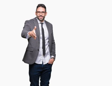 Genç yakışıklı iş adamı tebrik ve konuksever dost sunan karşılıklı gülümseyen izole arka plan üzerinde. Başarılı iş.