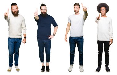 Kolaj bir grup genç adam beyaz izole üzerinde işaret parmağını ve kızgın ifade ile arka plan