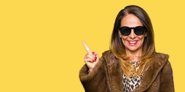Beautiful Middle Age Elegant Woman Wearing Sunglasses Mink Coat Big — Stock Photo, Image