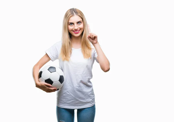 Joven Hermosa Mujer Rubia Sosteniendo Pelota Fútbol Sobre Fondo Aislado —  Fotos de Stock