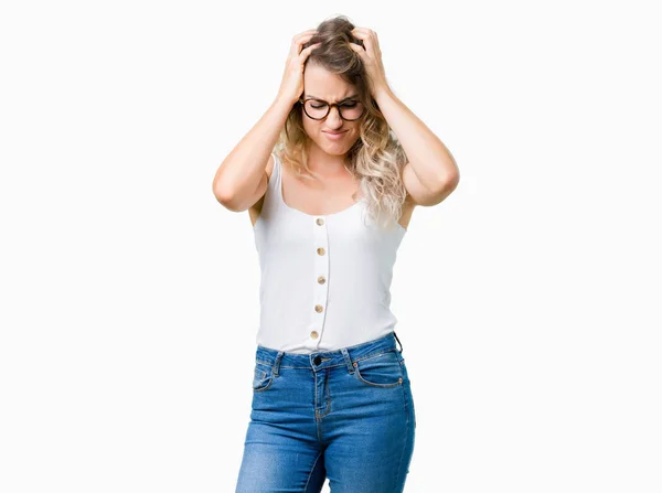 Schöne Junge Blonde Frau Mit Brille Über Isoliertem Hintergrund Leidet — Stockfoto