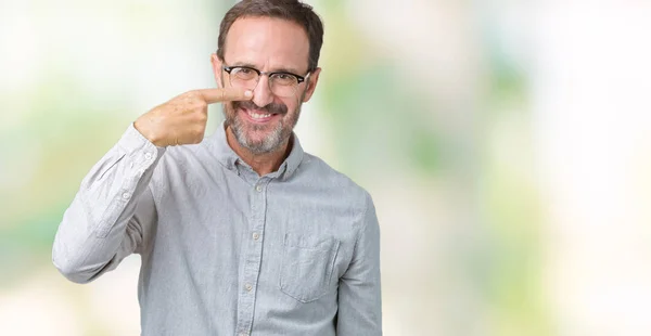 Bonito Homem Sênior Meia Idade Elegante Usando Óculos Sobre Fundo — Fotografia de Stock