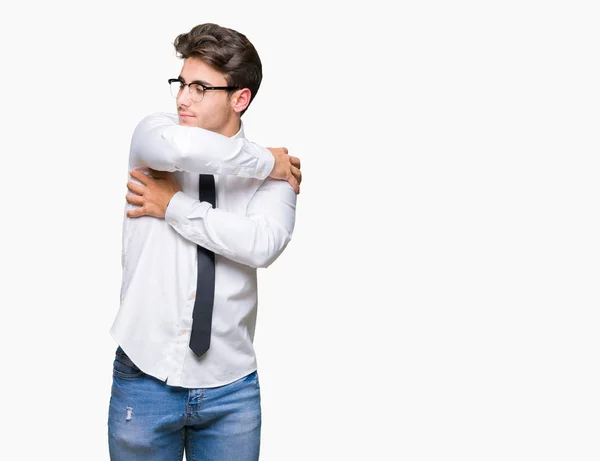 Νέοι Επαγγελματίες Άνθρωπος Φορώντας Γυαλιά Πάνω Από Απομονωμένες Φόντο Αγκαλιάζοντας — Φωτογραφία Αρχείου