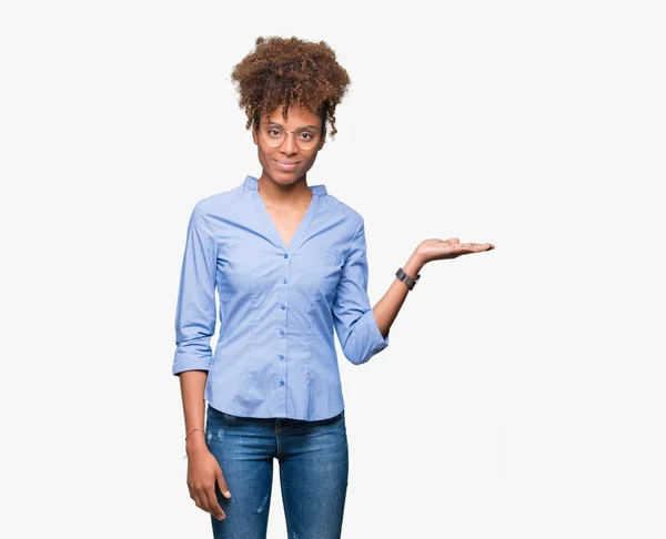 Hermosa Joven Afroamericana Mujer Negocios Sobre Fondo Aislado Sonriente Alegre —  Fotos de Stock