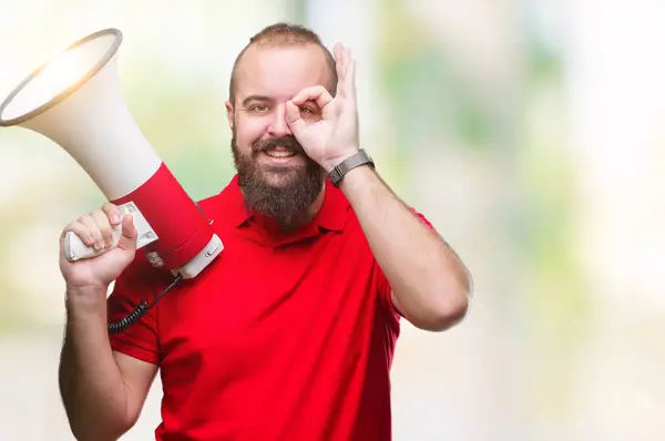 Giovane Uomo Caucasico Gridando Attraverso Megafono Sfondo Isolato Con Volto — Foto Stock