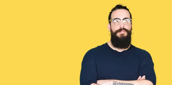 Jonge Hipster Man Met Lange Haren Baard Dragen Van Een — Stockfoto