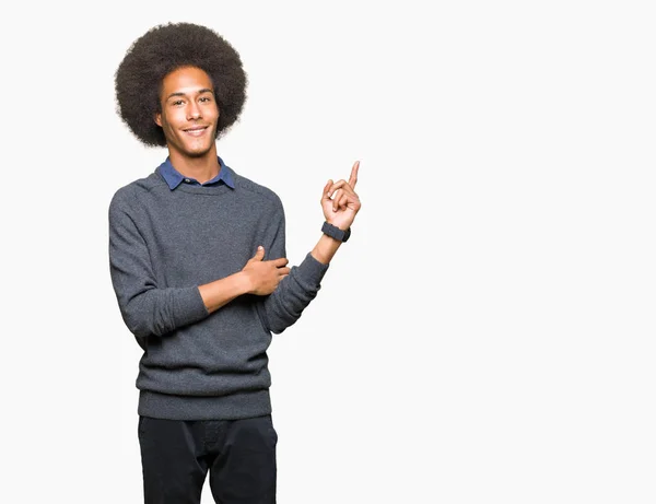Fiatal Afro Amerikai Üzletember Egy Nagy Mosollyal Arcán Afro Haj — Stock Fotó