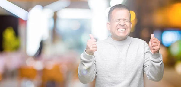 Arabische Man Van Middelbare Leeftijd Dragen Sport Sweatshirt Geïsoleerde Achtergrond — Stockfoto