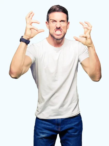 Hombre Guapo Con Camiseta Blanca Casual Gritando Frustrado Por Rabia —  Fotos de Stock