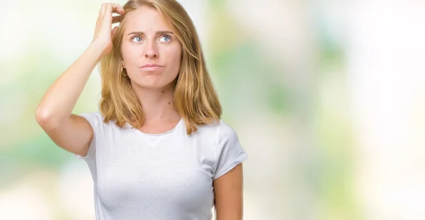 Hermosa Mujer Joven Con Camiseta Blanca Casual Sobre Fondo Aislado — Foto de Stock