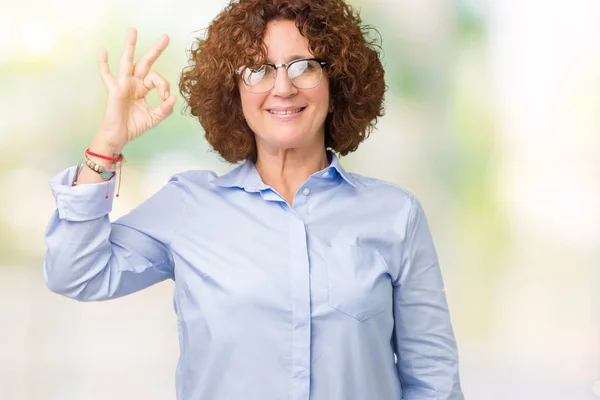 Mooie Midden Ager Senior Businees Vrouw Bril Geïsoleerde Achtergrond Glimlachend — Stockfoto