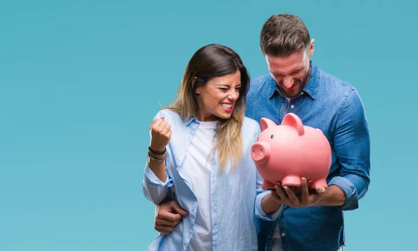 Jong Koppel Liefde Holding Piggy Bank Geïsoleerde Achtergrond Boos Gefrustreerd — Stockfoto