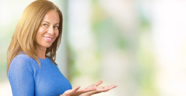 Mujer Hermosa Mediana Edad Vistiendo Suéter Invierno Sobre Fondo Aislado — Foto de Stock