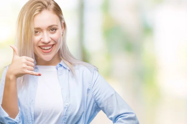 Jonge Blonde Vrouw Geïsoleerde Achtergrond Doen Glimlachen Telefoon Gebaar Met — Stockfoto