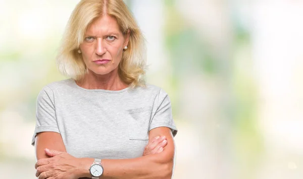 Blonde Frau Mittleren Alters Mit Isoliertem Hintergrund Skeptisch Und Nervös — Stockfoto