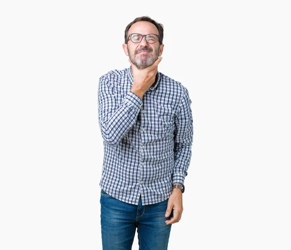 Przystojny Średnim Wieku Elegancki Człowiek Starszy Noszenie Okularów Białym Tle — Zdjęcie stockowe