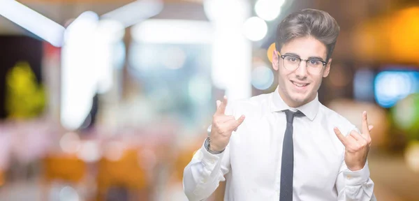 Jovem Homem Negócios Vestindo Óculos Sobre Fundo Isolado Gritando Com — Fotografia de Stock