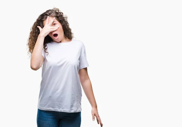 Mooie Brunette Krullend Haar Jong Meisje Dragen Casual Shirt Geïsoleerde — Stockfoto