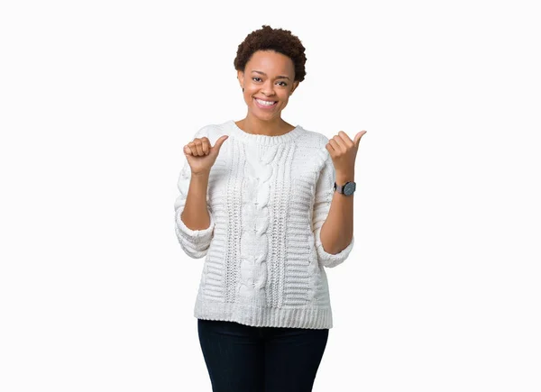 Vackra Unga Afroamerikanska Kvinnan Bär Tröja Över Isolerade Bakgrund Pekar — Stockfoto