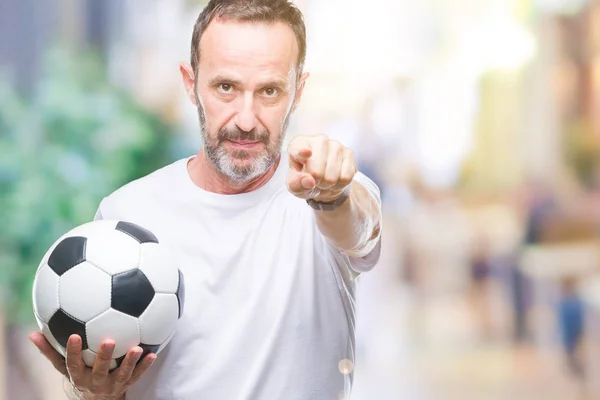 Edad Media Hoary Hombre Mayor Sosteniendo Pelota Fútbol Sobre Fondo — Foto de Stock