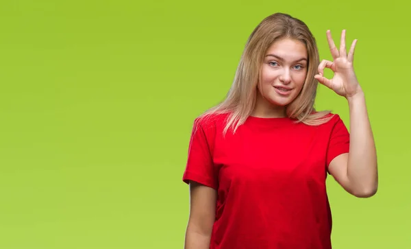 Mulher Branca Jovem Sobre Fundo Isolado Sorrindo Positivo Fazendo Sinal — Fotografia de Stock