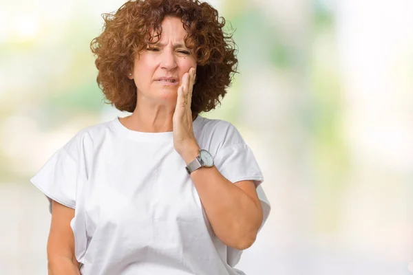 Schöne Seniorin Mittleren Alters Die Weißes Shirt Über Isoliertem Hintergrund — Stockfoto