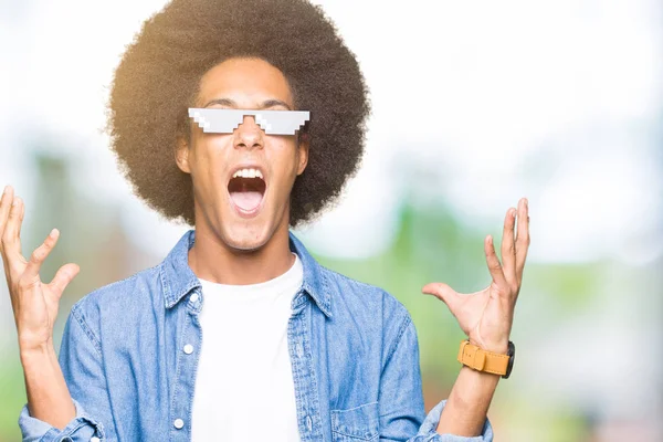 Joven Hombre Afroamericano Con Pelo Afro Con Gafas Vida Matón —  Fotos de Stock