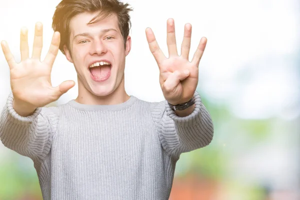 Jovem Homem Bonito Vestindo Camisola Inverno Sobre Fundo Isolado Mostrando — Fotografia de Stock