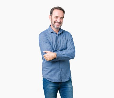 Yakışıklı orta yaş üzerinde çapraz silah kameraya bakarak ile gülümseyen izole arka plan mutlu yüz zarif komuta sizde. Olumlu bir kişi.