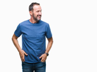 İzole arka plan uzak tarafına gülümseme ile yüzünde, doğal ifade seyir üzerinde orta yaş ağarmış komuta sizde. Kendine güvenen gülüyor.