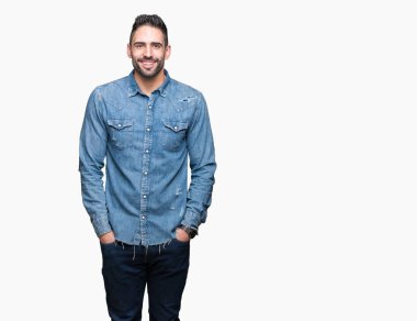 Yakışıklı delikanlı yüzünde mutlu ve güzel bir gülümseme ile izole arka plan üzerinde. Şanslı kişi.